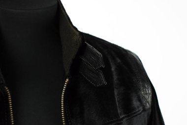 Lüks erkek kıyafetleri ve farklı malzemeler.