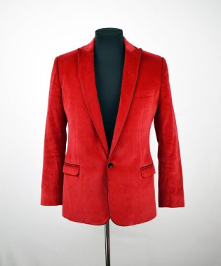 Lüks erkek kıyafetleri ve farklı malzemeler.