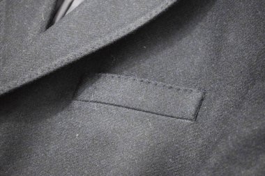 Lüks erkek kıyafetleri ve farklı malzemeler.