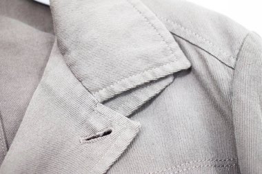 Lüks erkek kıyafetleri ve farklı malzemeler.