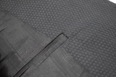 Lüks erkek kıyafetleri ve farklı malzemeler.