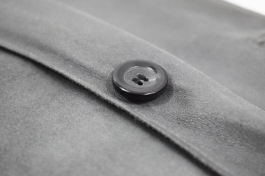 Lüks erkek kıyafetleri ve farklı malzemeler.