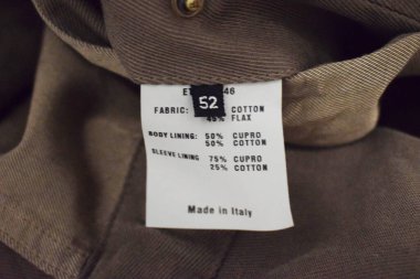 Lüks erkek kıyafetleri ve farklı malzemeler.