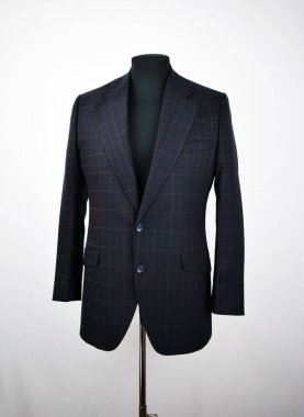 Lüks erkek kıyafetleri ve farklı malzemeler.