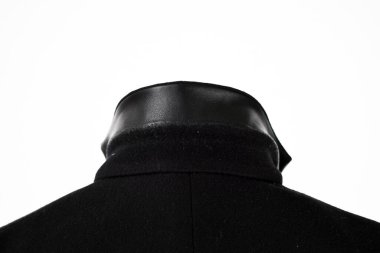 Lüks erkek kıyafetleri ve farklı malzemeler.