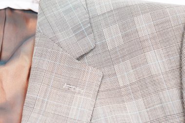 Lüks erkek kıyafetleri ve farklı malzemeler.