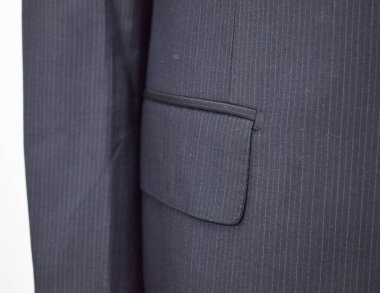 Lüks erkek kıyafetleri ve farklı malzemeler.