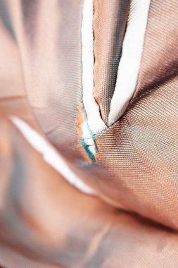 Lüks erkek kıyafetleri ve farklı malzemeler.