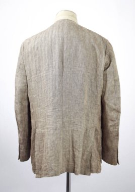 Lüks erkek kıyafetleri ve farklı malzemeler.