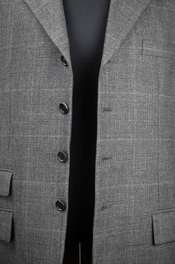 Lüks erkek kıyafetleri ve farklı malzemeler.