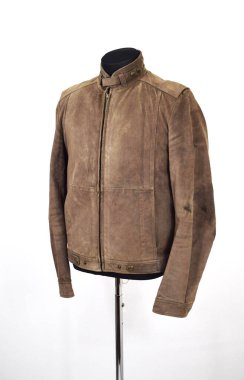 Lüks erkek kıyafetleri ve farklı malzemeler.