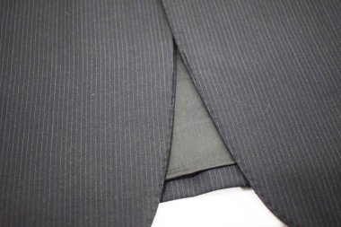 Lüks erkek kıyafetleri ve farklı malzemeler.