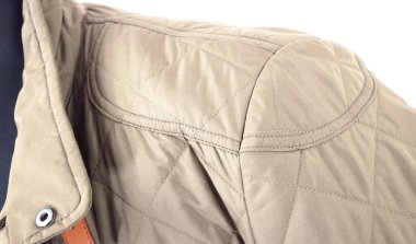 Lüks erkek kıyafetleri ve farklı malzemeler.