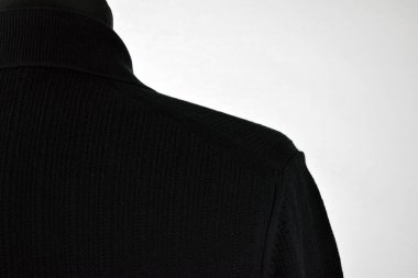 Lüks erkek kıyafetleri ve farklı malzemeler.