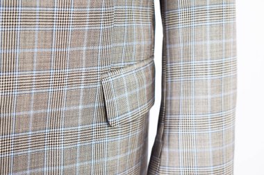 Lüks erkek kıyafetleri ve farklı malzemeler.