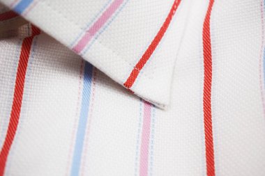 Lüks erkek kıyafetleri ve farklı malzemeler.