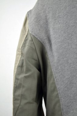 Lüks erkek kıyafetleri ve farklı malzemeler.