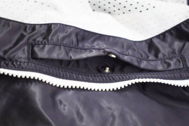 Lüks erkek kıyafetleri ve farklı malzemeler.