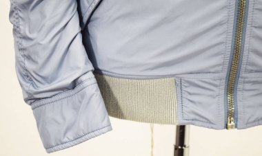 Lüks erkek kıyafetleri ve farklı malzemeler.