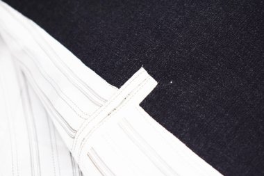 Lüks erkek kıyafetleri ve farklı malzemeler.