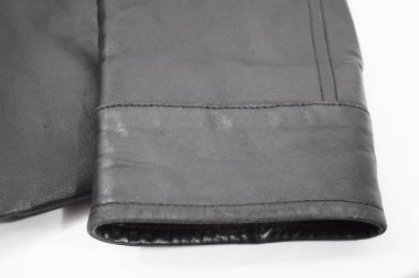 Lüks erkek kıyafetleri ve farklı malzemeler.