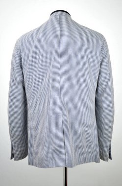 Lüks erkek kıyafetleri ve farklı malzemeler.