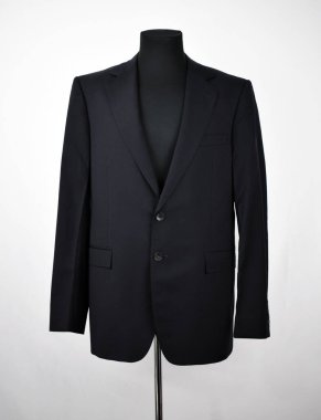 Lüks erkek kıyafetleri ve farklı malzemeler.