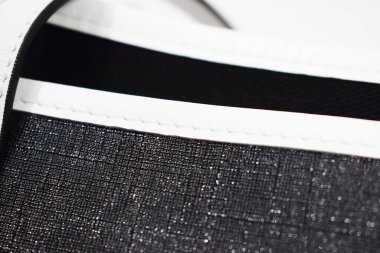 Lüks erkek kıyafetleri ve farklı malzemeler.