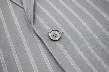 Lüks erkek kıyafetleri ve farklı malzemeler.