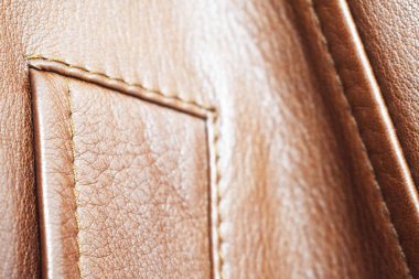 Lüks erkek kıyafetleri ve farklı malzemeler.