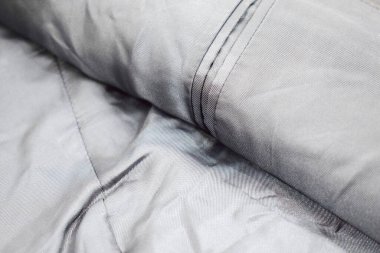 Lüks erkek kıyafetleri ve farklı malzemeler.