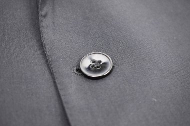 Lüks erkek kıyafetleri ve farklı malzemeler.