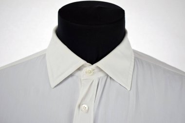 Lüks erkek kıyafetleri ve farklı malzemeler.