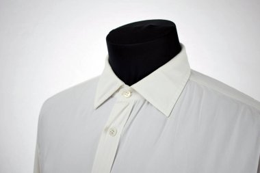 Lüks erkek kıyafetleri ve farklı malzemeler.