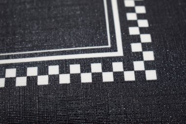 Lüks erkek kıyafetleri ve farklı malzemeler.