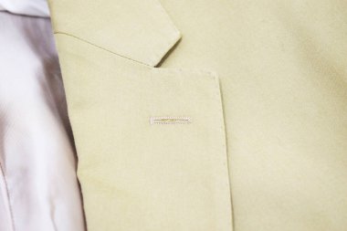 Lüks erkek kıyafetleri ve farklı malzemeler.