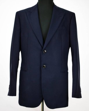 Lüks erkek kıyafetleri ve farklı malzemeler.