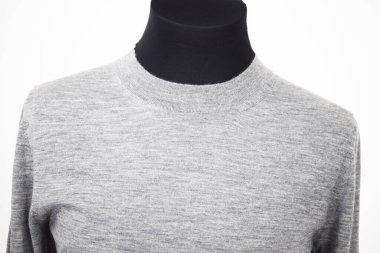 Lüks erkek kıyafetleri ve farklı malzemeler.