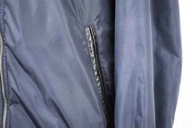 Lüks erkek kıyafetleri ve farklı malzemeler.