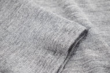 Lüks erkek kıyafetleri ve farklı malzemeler.