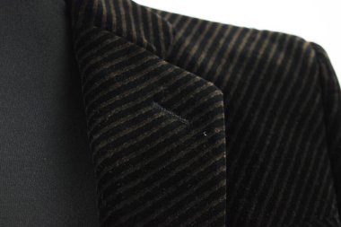 Lüks erkek kıyafetleri ve farklı malzemeler.