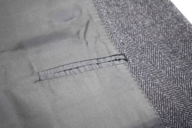 Lüks erkek kıyafetleri ve farklı malzemeler.