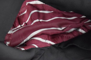 Lüks erkek kıyafetleri ve farklı malzemeler.