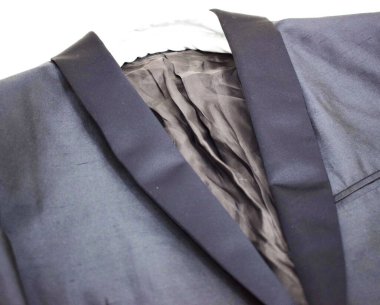 Lüks erkek kıyafetleri ve farklı malzemeler.