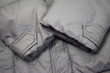 Lüks erkek kıyafetleri ve farklı malzemeler.