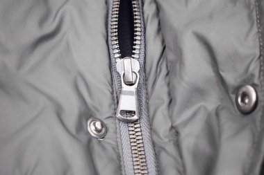 Lüks erkek kıyafetleri ve farklı malzemeler.