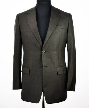 Lüks erkek kıyafetleri ve farklı malzemeler.