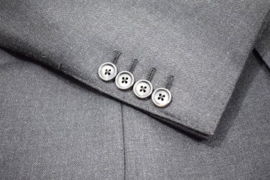 Lüks erkek kıyafetleri ve farklı malzemeler.