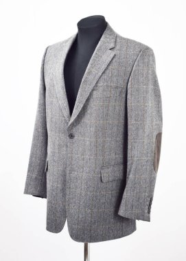 Lüks erkek kıyafetleri ve farklı malzemeler.