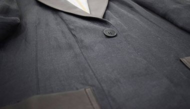 Lüks erkek kıyafetleri ve farklı malzemeler.